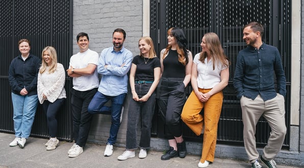 Molly, Janie, Ben, Julien, Laura, Paige, Elyse, and Chris leaning against the wall