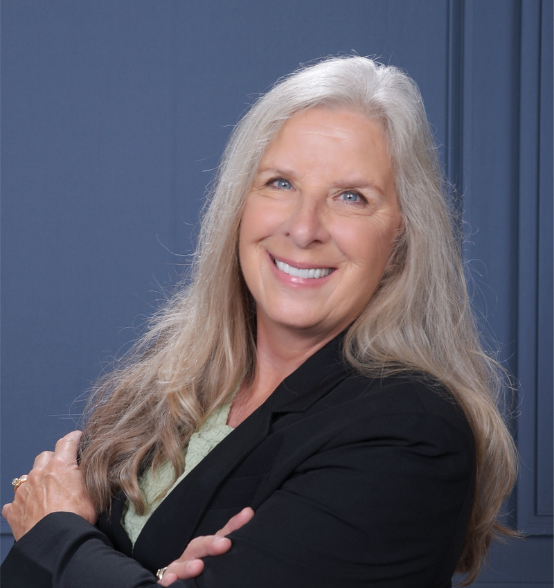 Toni Loftus headshot-1-1-1