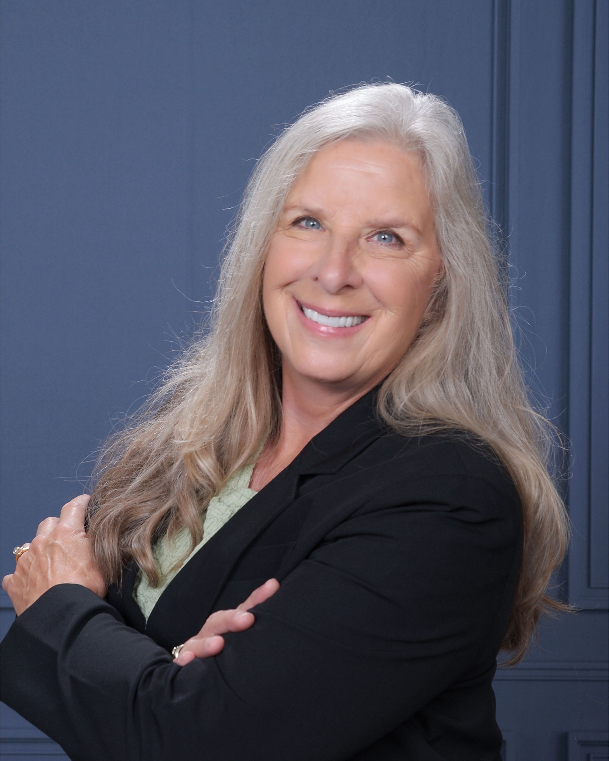 Toni Loftus headshot